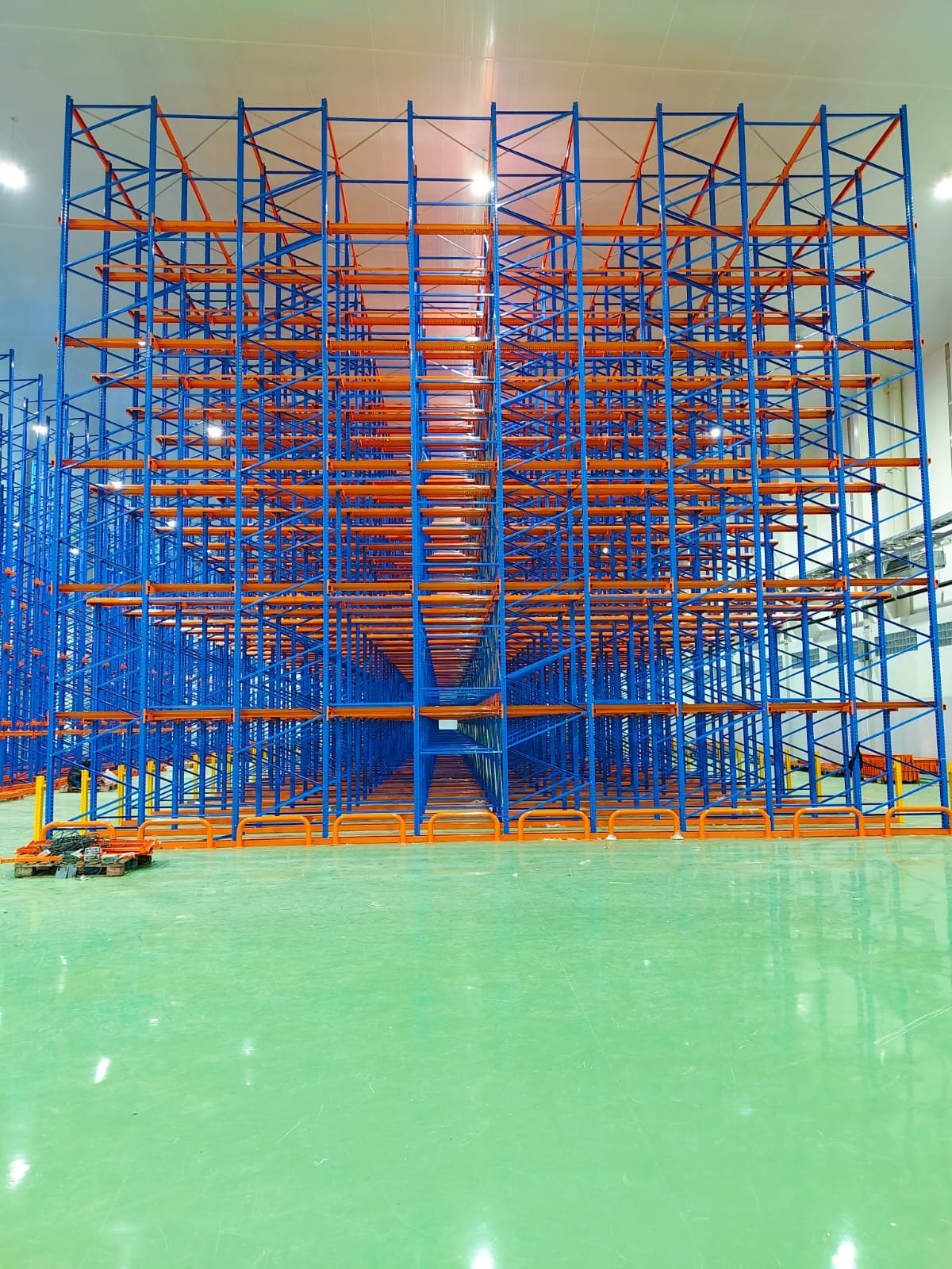 Rak drive-in Perkasa Racking TAP — Perbandingan Biaya: Rak Drive-In vs Selective vs Mezzanine