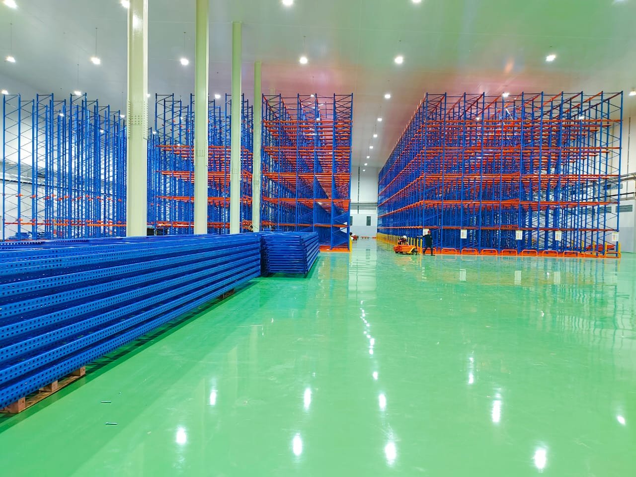 Rak drive-in Perkasa Racking TAP — Rak Drive-In vs Drive-Through: Beda dari Sisi Biaya