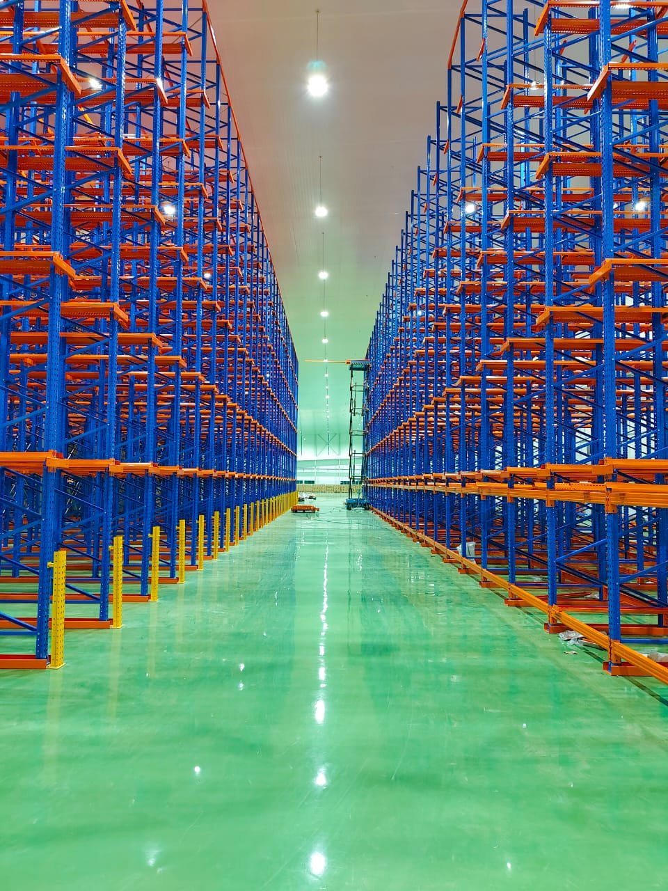 Rak drive-in Perkasa Racking TAP — Harga Beam dan Support Rail Rak Drive-In