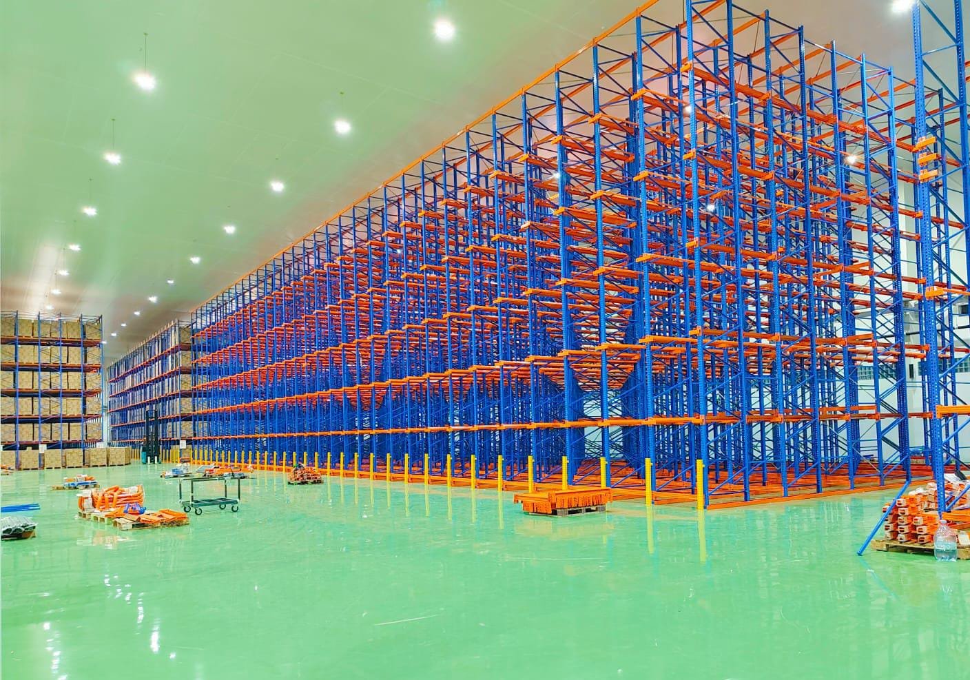Rak drive-in Perkasa Racking TAP — Harga Rak Drive-In vs Selective Racking: Perbandingan Rinci